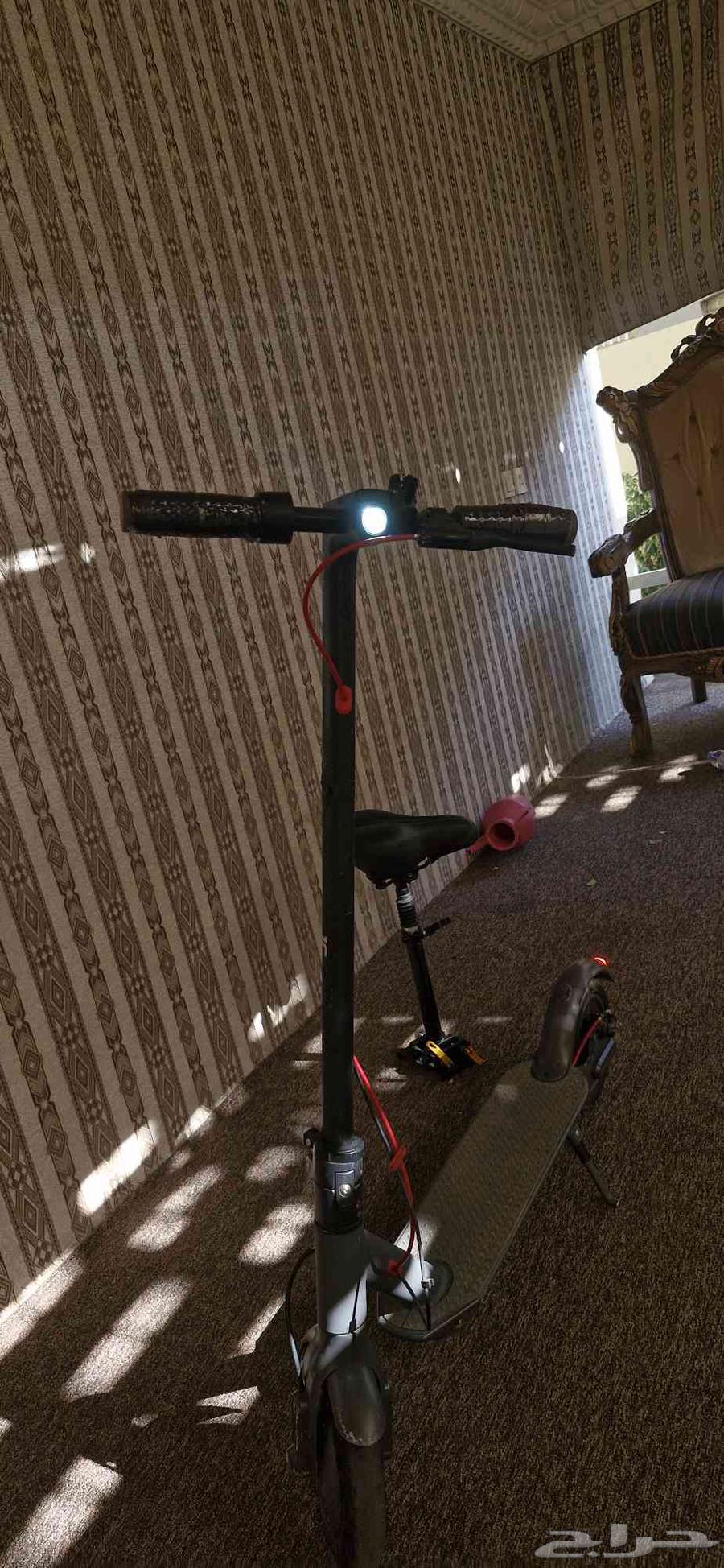 شبيه شاومي مع كرسي و شاحن فيه شوي خدوش64531309099649110