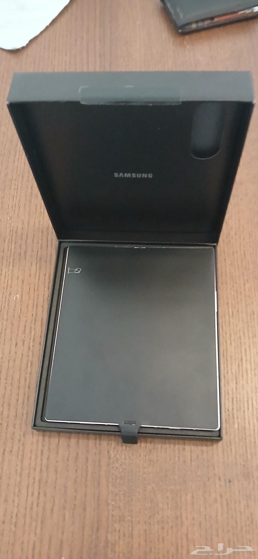 جوال جالكسي زد فولد 6 جديد بقراطيسه السعر 4500 ريال وردي64529910704258113