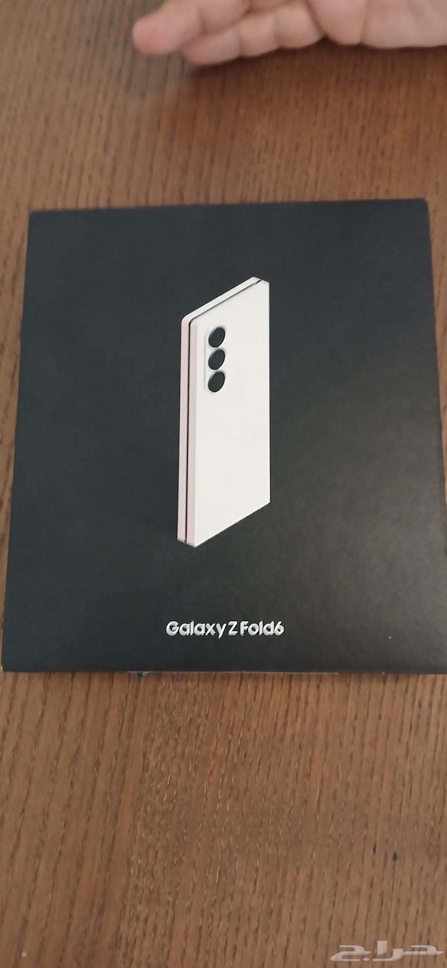 جوال جالكسي زد فولد 6 جديد بقراطيسه السعر 4500 ريال وردي64529910704258110