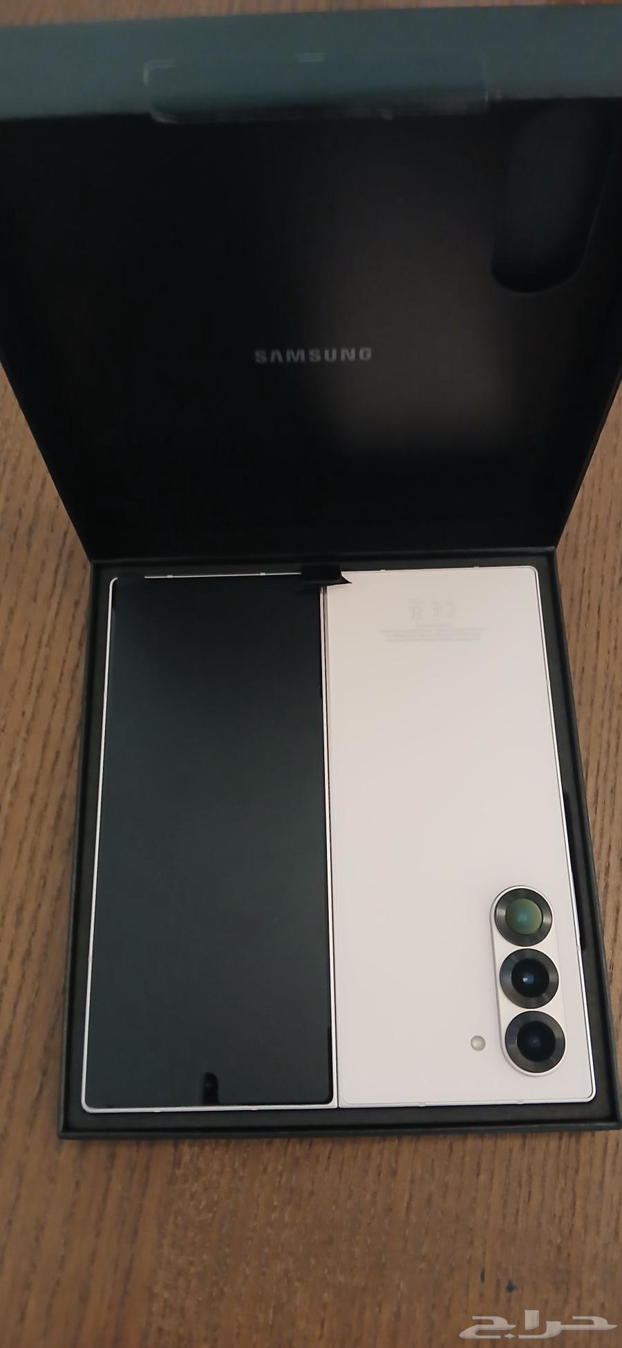 جوال جالكسي زد فولد 6 جديد بقراطيسه السعر 4500 ريال وردي64529910704258112