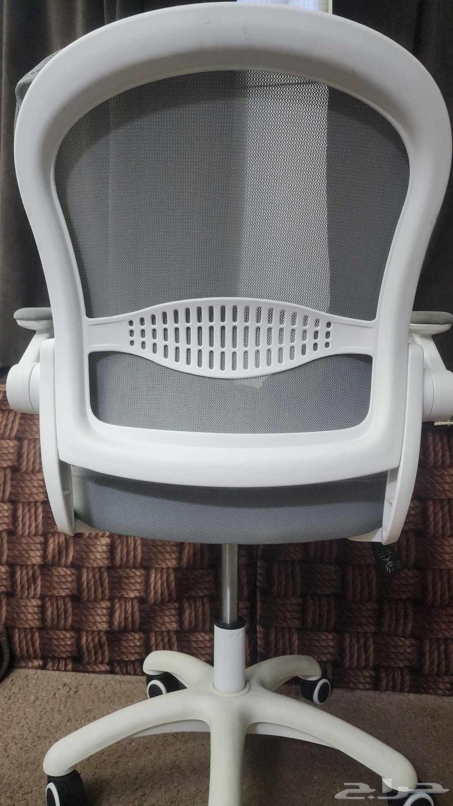 Clean chair and table, nothing on it, starting bid 25064535442560641110