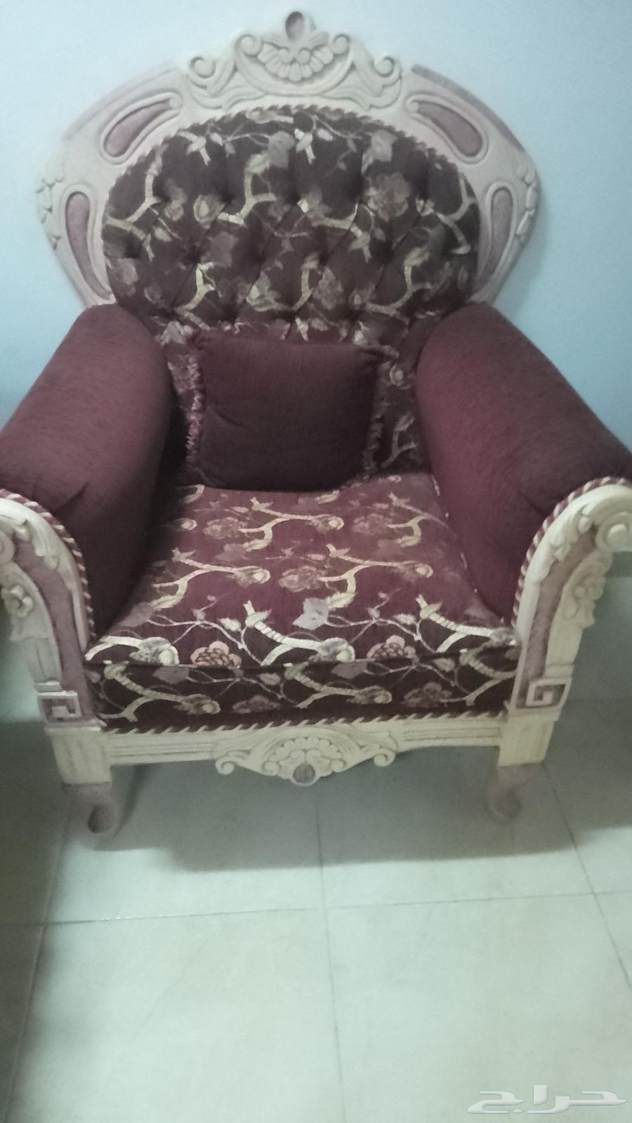 Clean and sturdy sofa64538944015233110