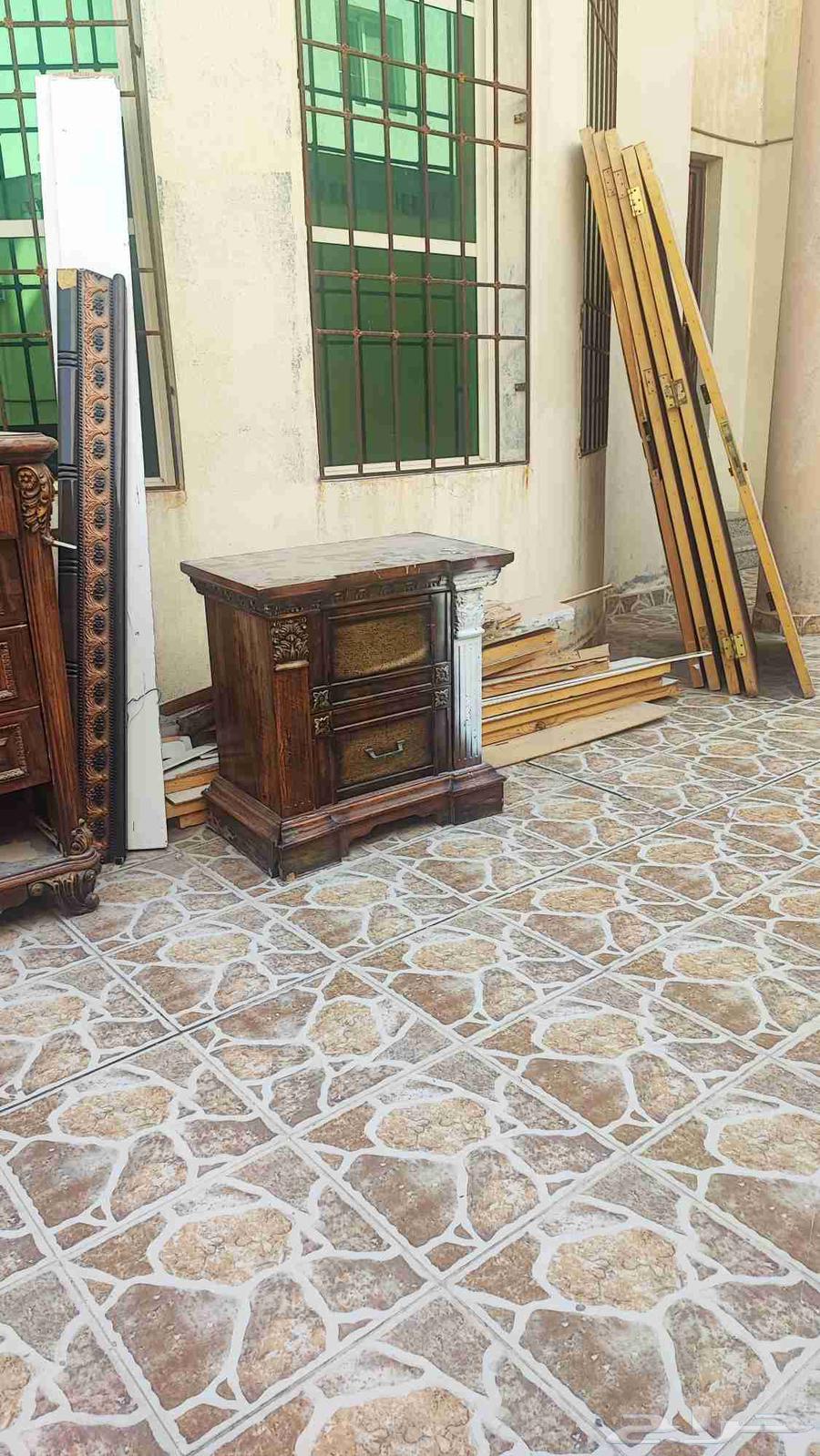 للبيع اثاث مستعمل وخشب ابواب64536557632130110