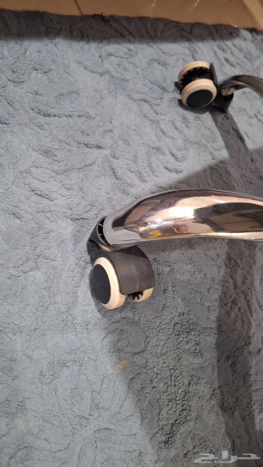 كرسي مكتبي دوار ( بيع مستعجل )64540879401601111