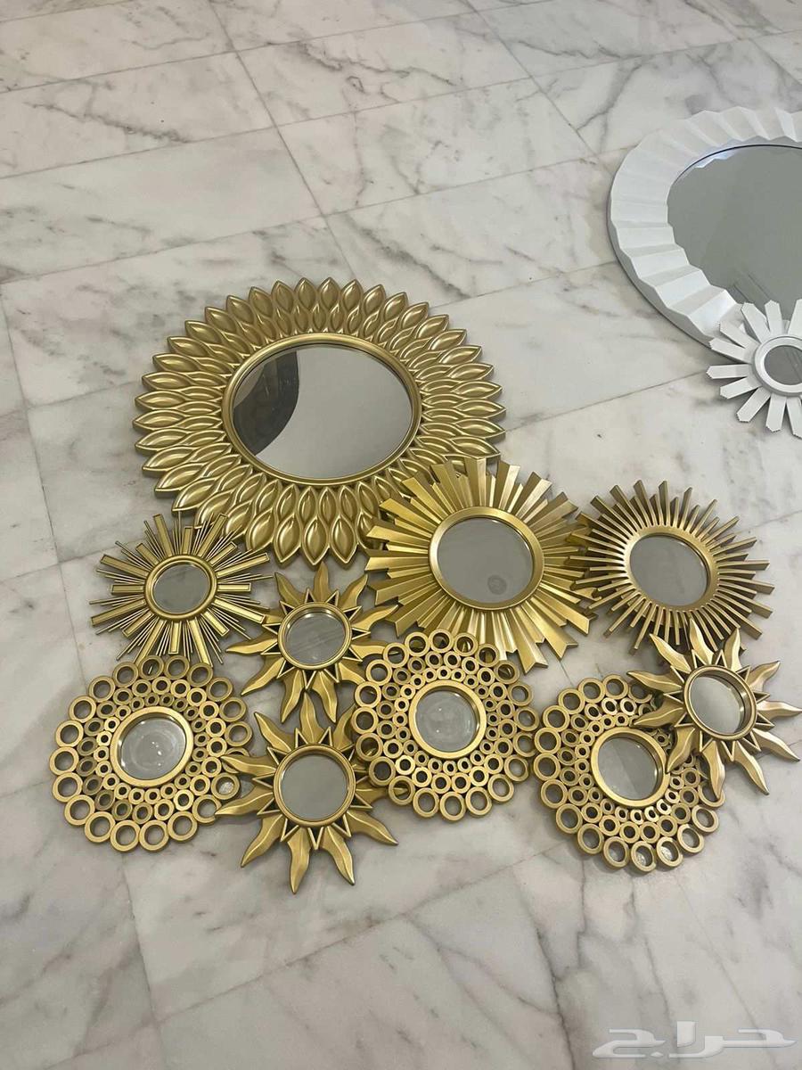 10 wall mirrors, nine different sizes and one large64535610598915111