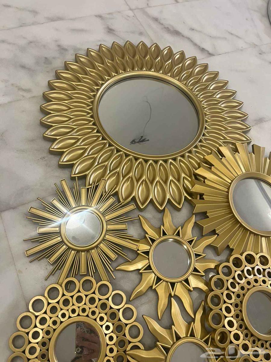 10 wall mirrors, nine different sizes and one large64535610598915110