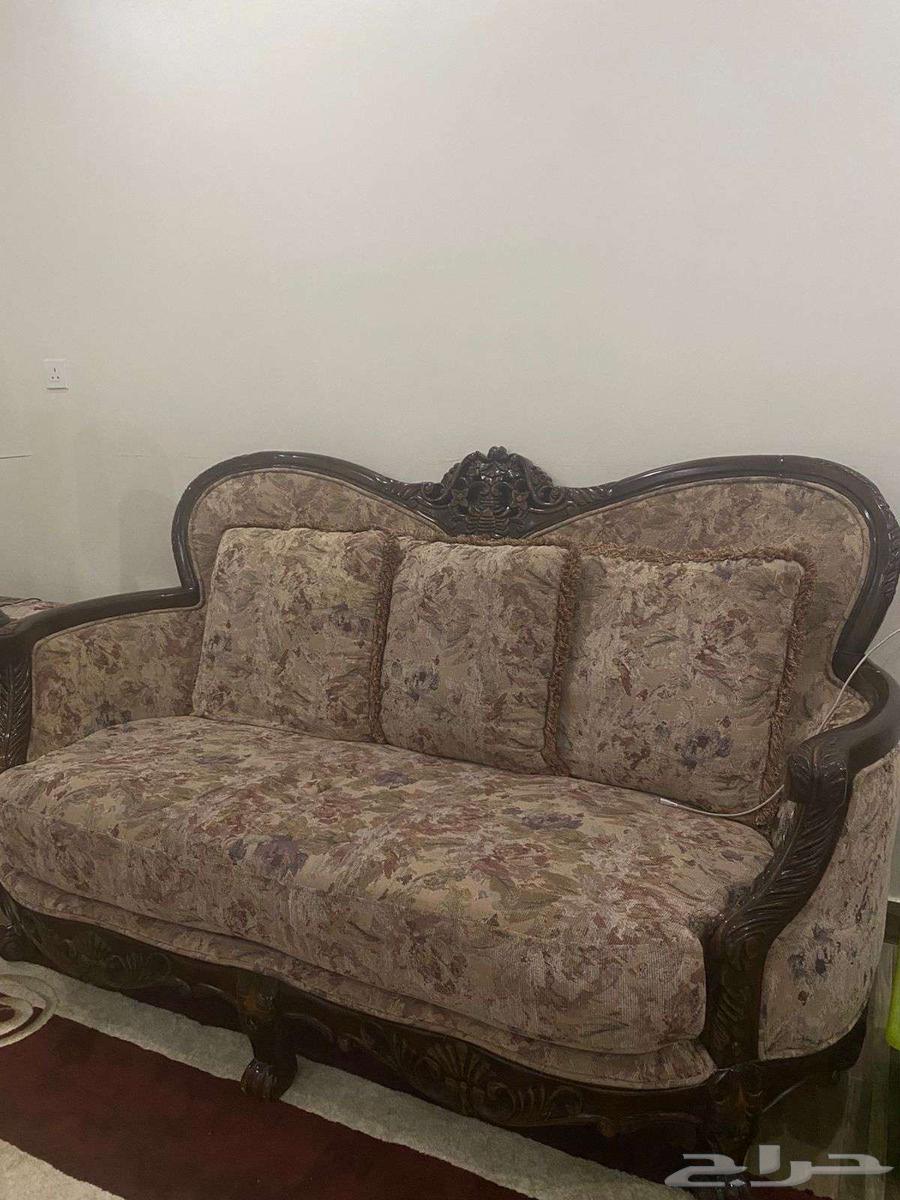 كنب للبيع بحالة ممتازة64536626857730110