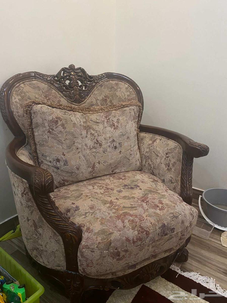 كنب للبيع بحالة ممتازة64536626857730111