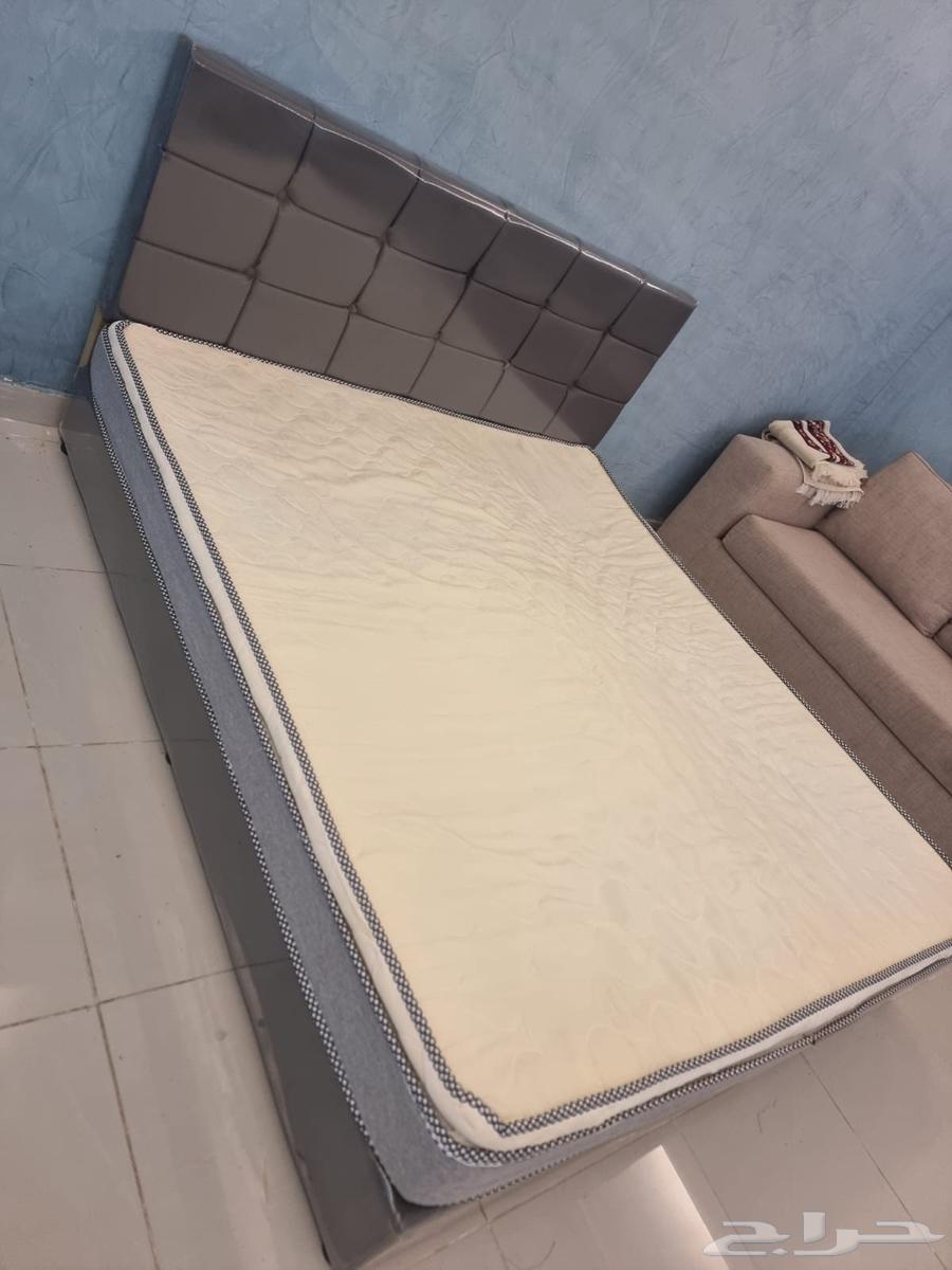 سرير كبير للبيع مع مرتبة جديد64542557950850110