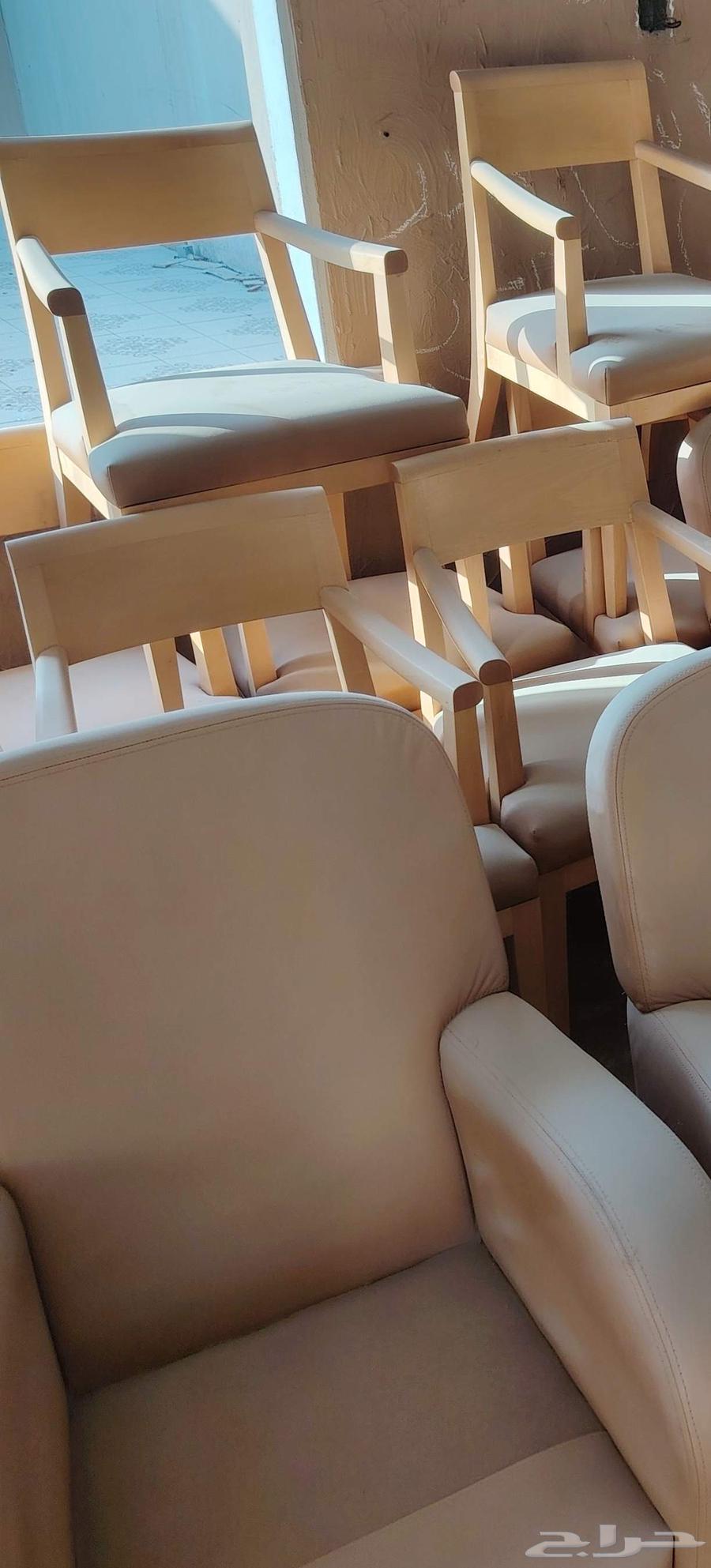 High-quality chairs, sofas, and tables64539429124226111