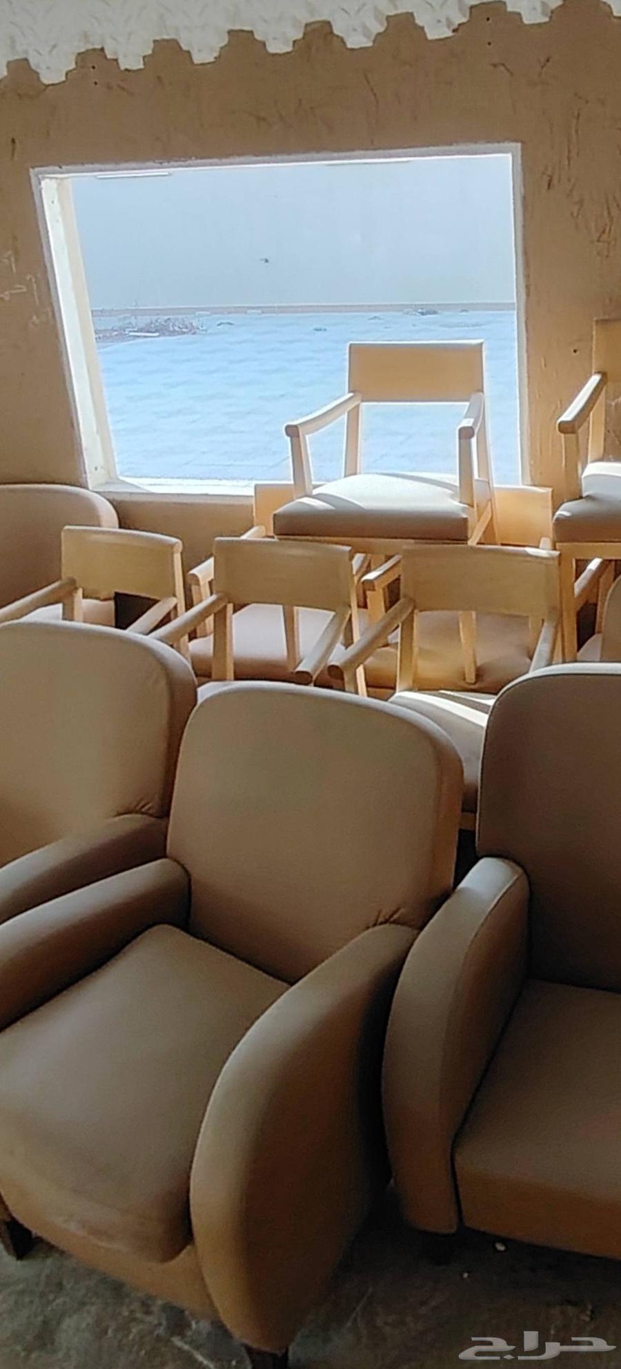 High-quality chairs, sofas, and tables64539429124226112