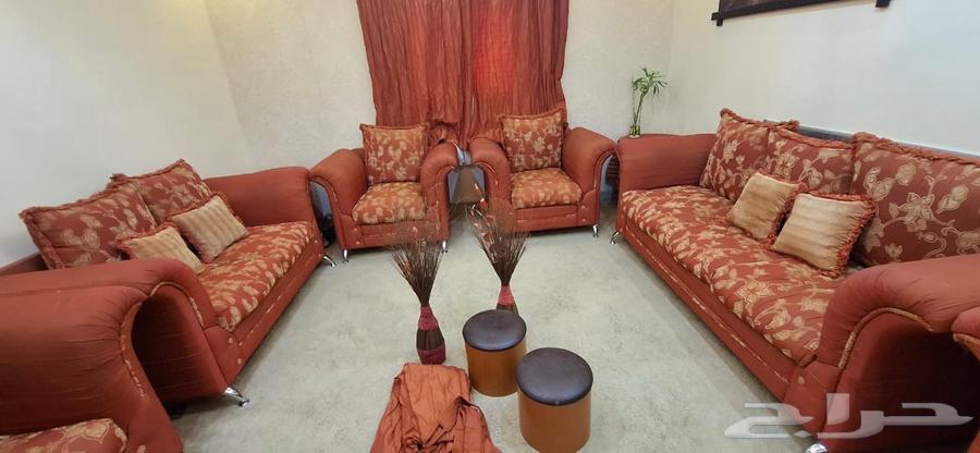 كنب للبيع سبع قطع مع ستاير ومخده . التواصل واتس64540765901186114