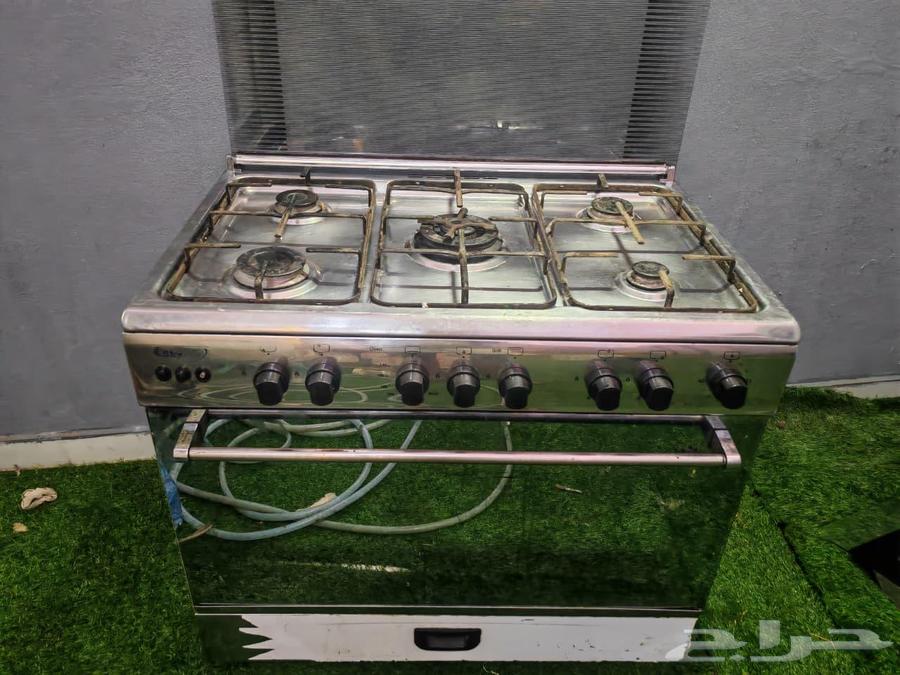 Gas stove with five burners and large oven, clean for sale at the highest price64537114469634112
