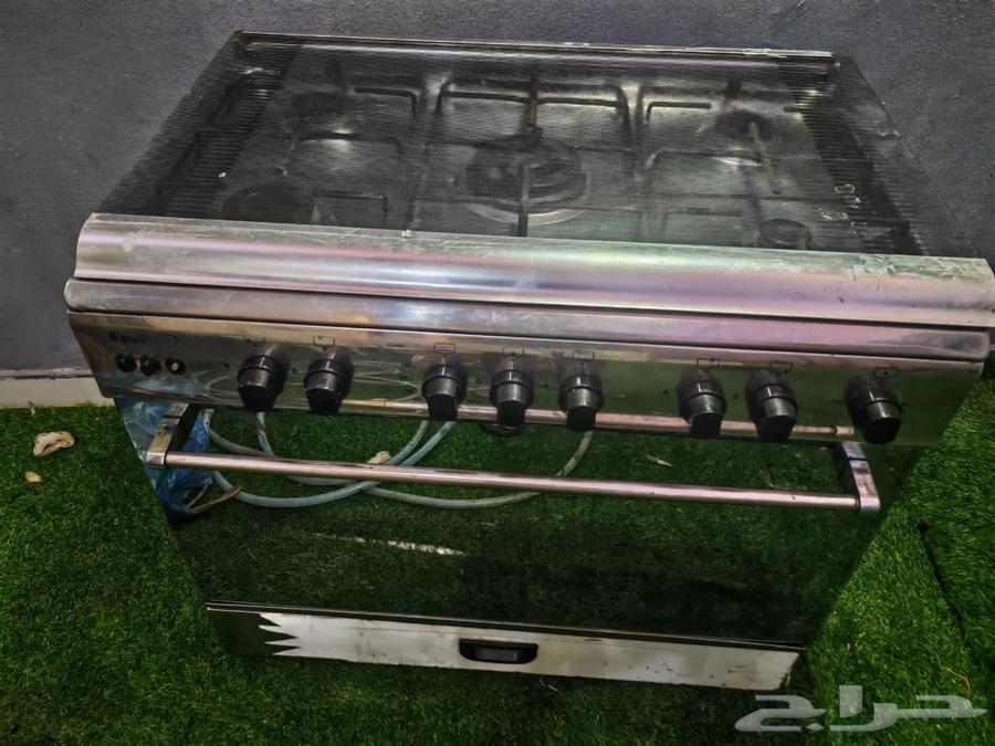 Gas stove with five burners and large oven, clean for sale at the highest price64537114469634111