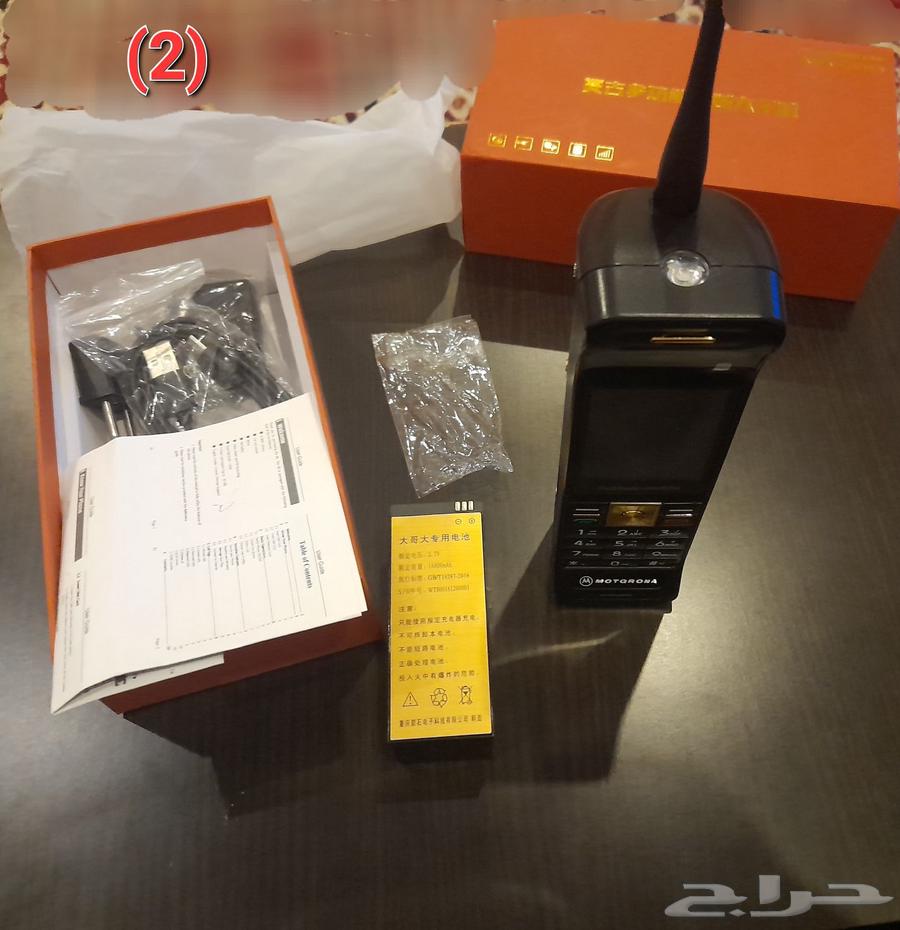 Mobile phones in various shapes and other items64542514881667114