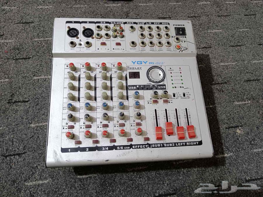 جهاز ماكسر للسماعات بالاضافه الي جهاز لا سلكي للمايك64541920769539110