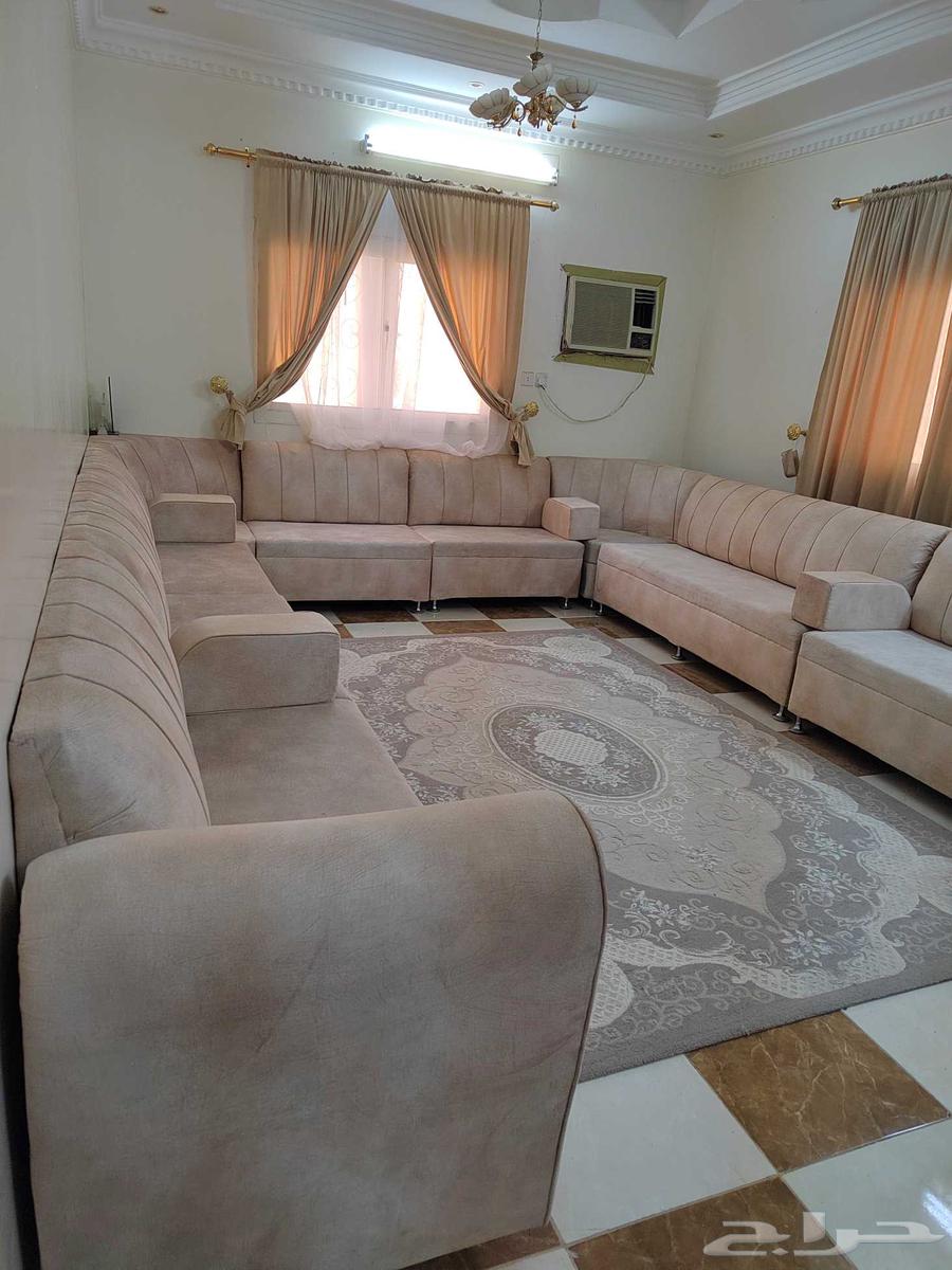 مجلس للبيع بحالة ممتازة بمحايل عسير64537017093505114