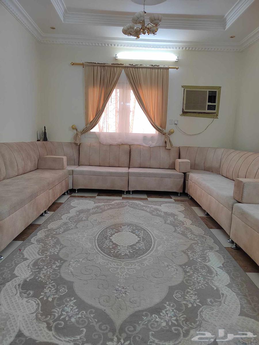 مجلس للبيع بحالة ممتازة بمحايل عسير64537017093505112