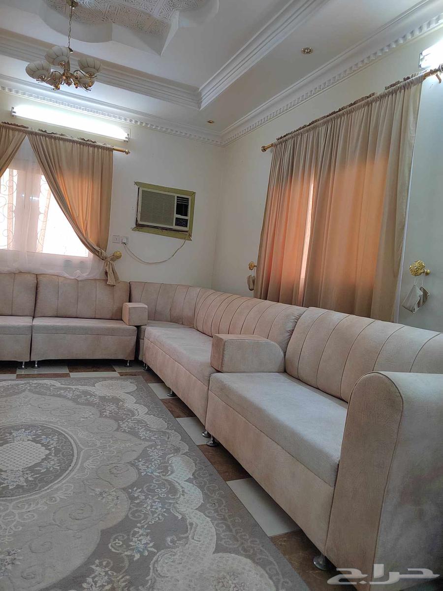 مجلس للبيع بحالة ممتازة بمحايل عسير64537017093505111