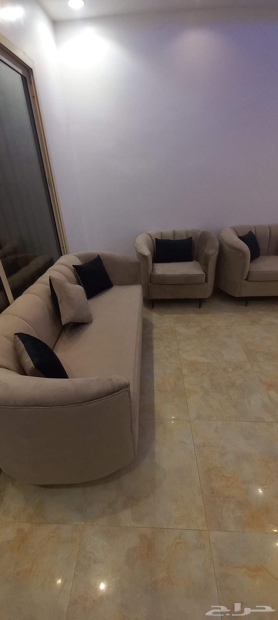 كنب جديد جاهز تتوفر جميع الألوان ب1500 شامل التوصيل داخل الر64537826366466110