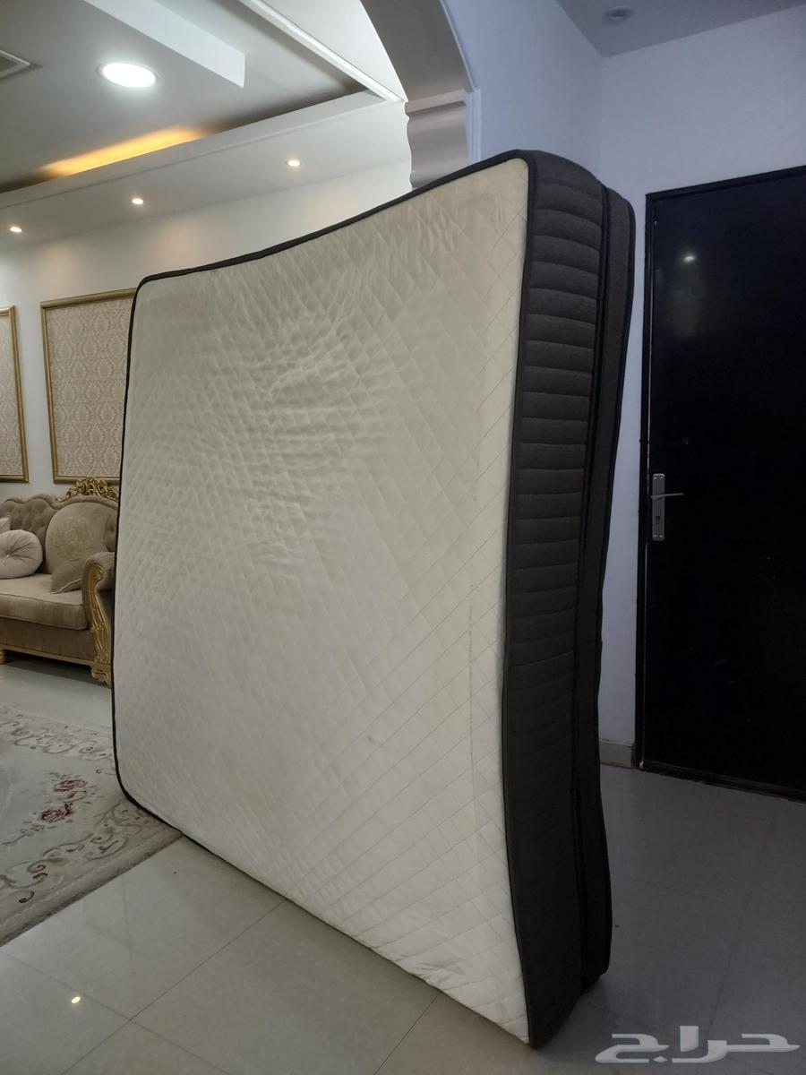 Clean single bed with mattress, price 350, firm and with bedding64539401081986110