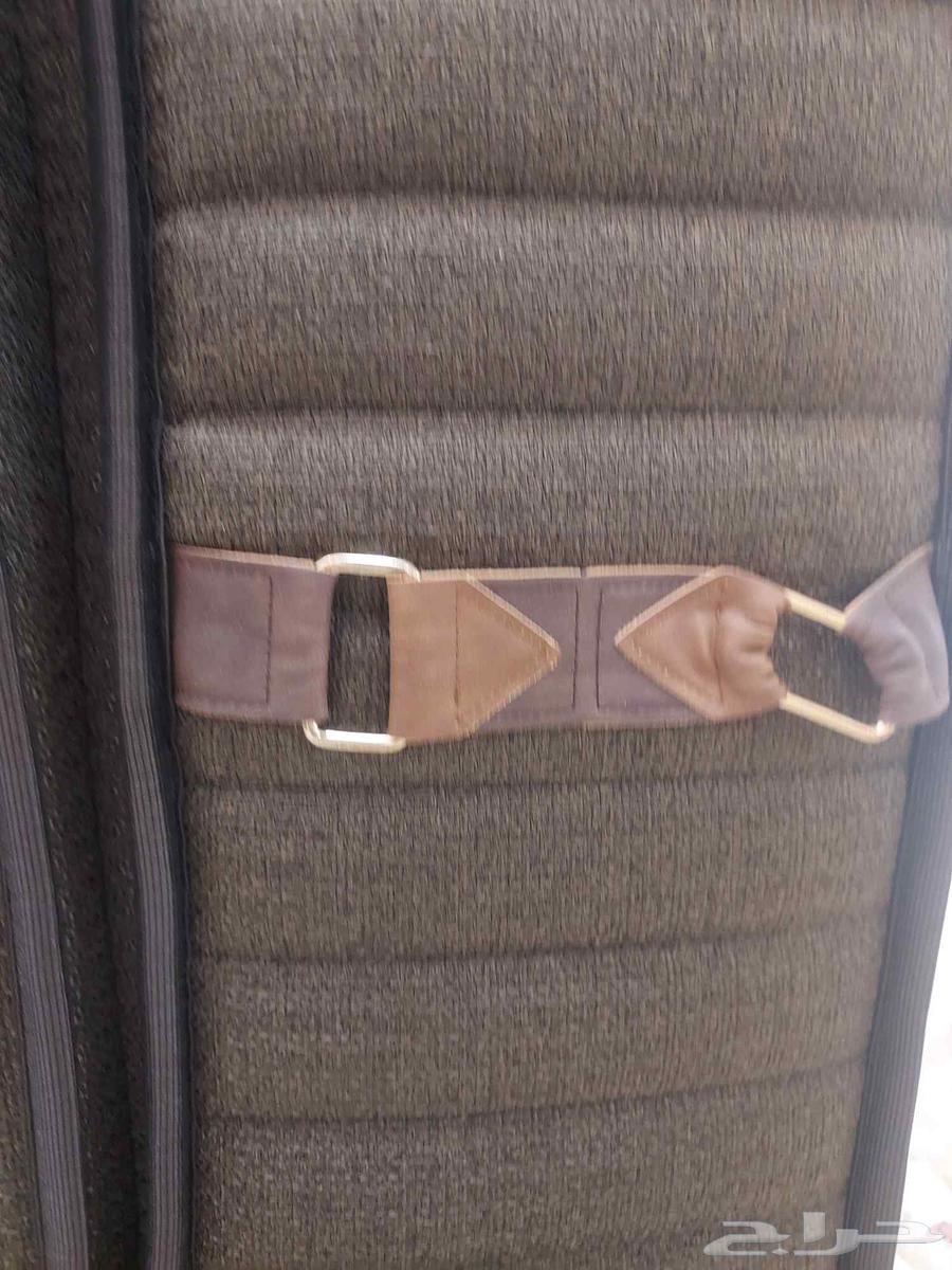 Clean single bed with mattress, price 350, firm and with bedding64539401081986114