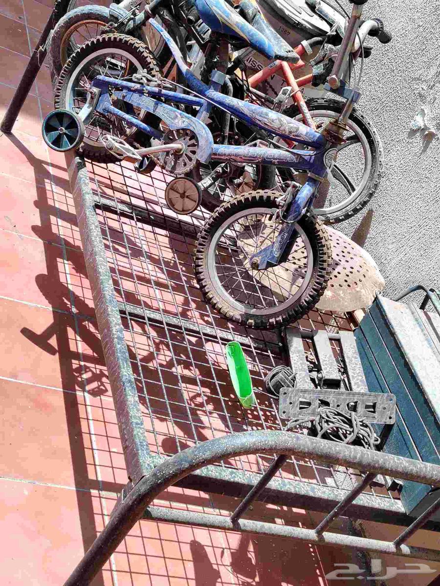 سرير رسيما شبه جديده وخمسه دراجات أطفال بحاله جيده64537854379649111