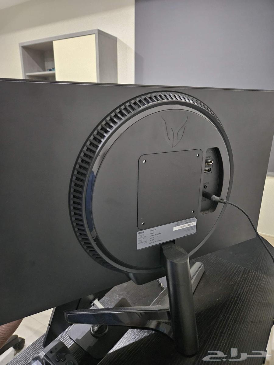 شاشة lg البيع مستعجل مع سماعه بكرتونها64542246505475111