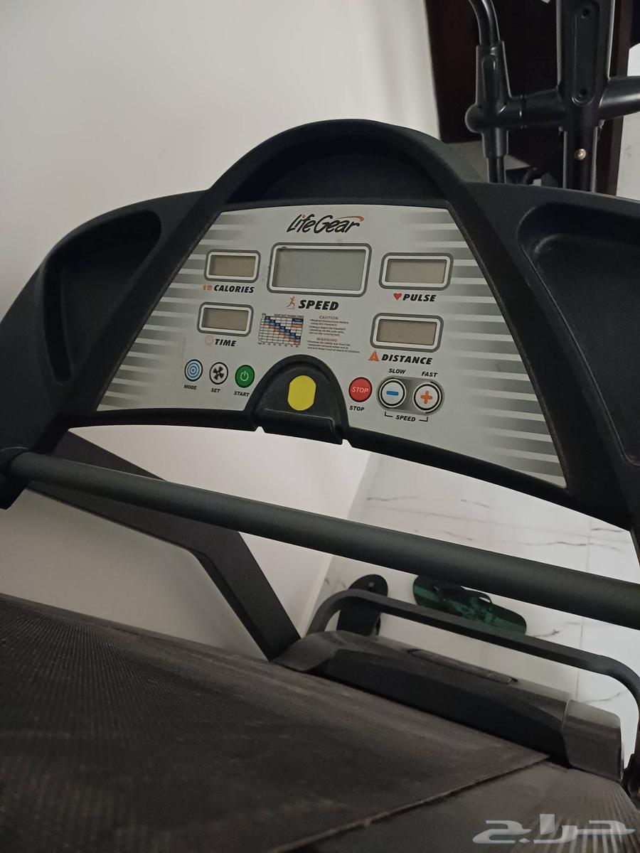 جهاز مشي ماركة لايف جير للبيع به عطل64536725167361111