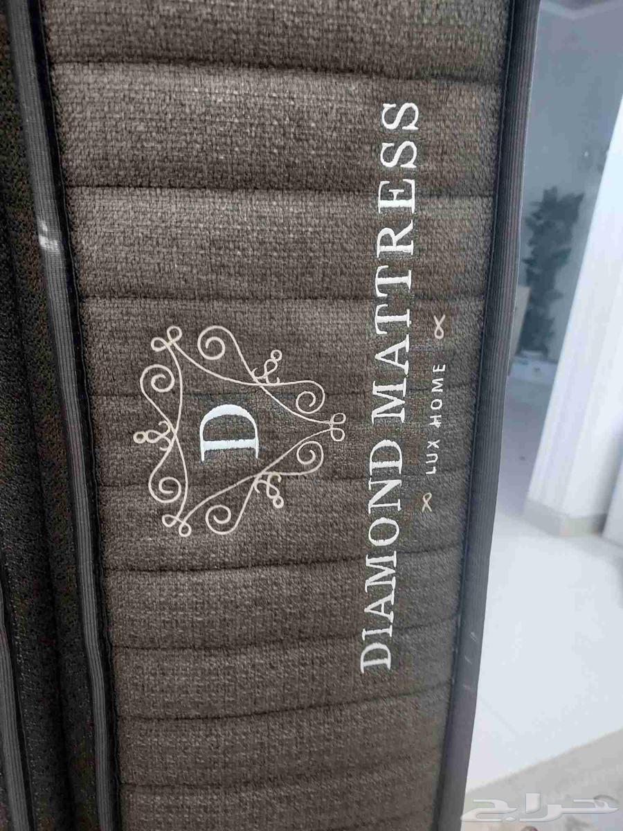 Clean single bed with mattress, price 350, firm and with bedding64539401081986112