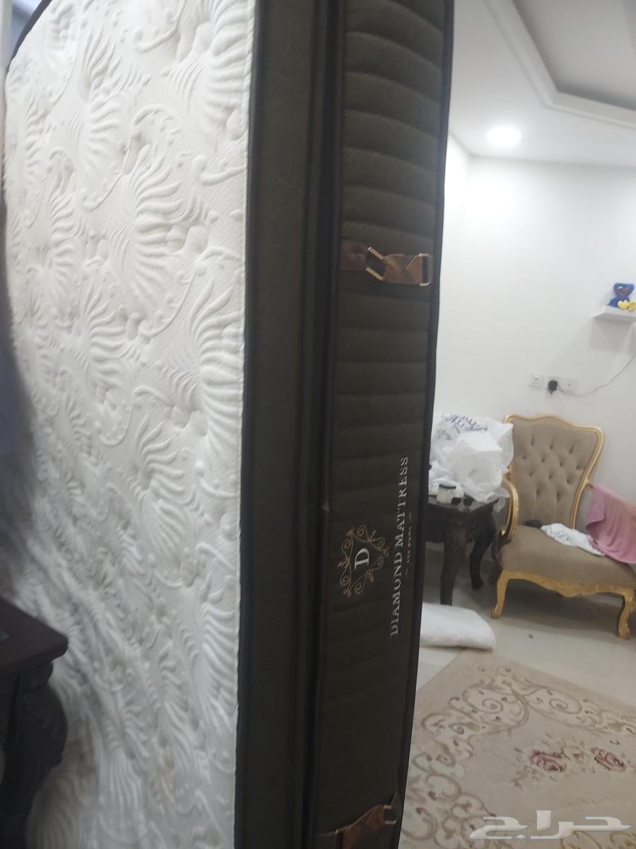 Clean single bed with mattress, price 350, firm and with bedding64539401081986111