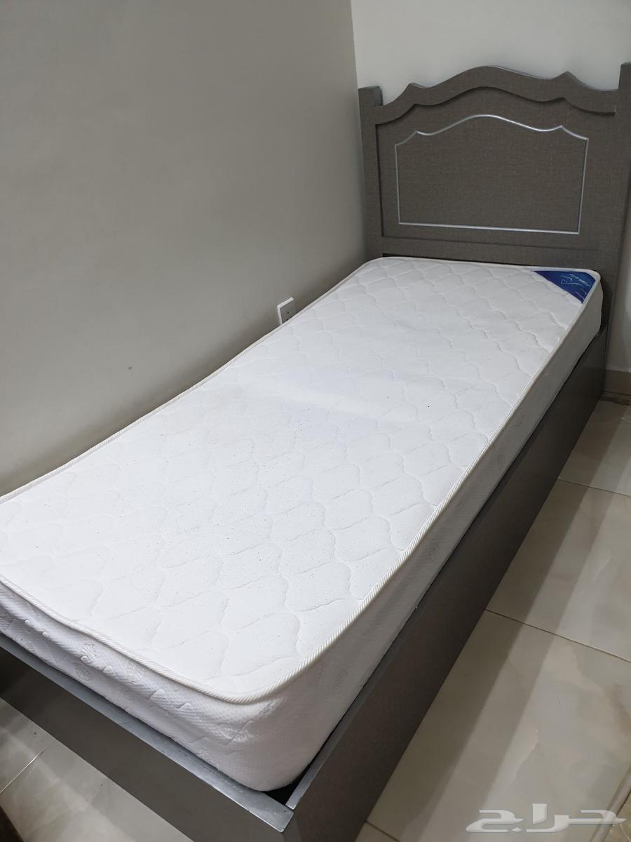 سريرين خشب مفرد شبه جديد و مرتبتين هوس شبه جديده64540167166595112