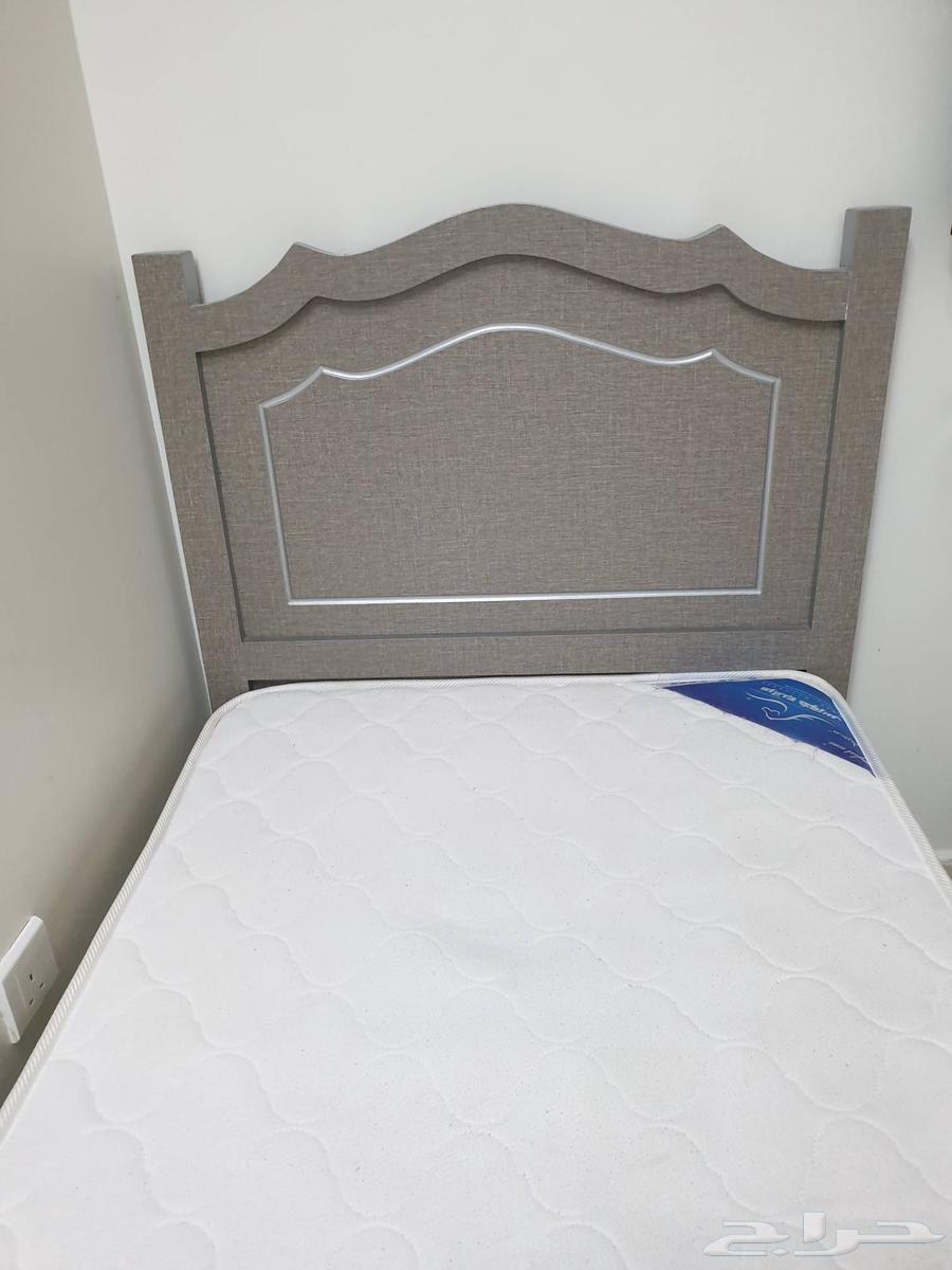 سريرين خشب مفرد شبه جديد و مرتبتين هوس شبه جديده64540167166595111
