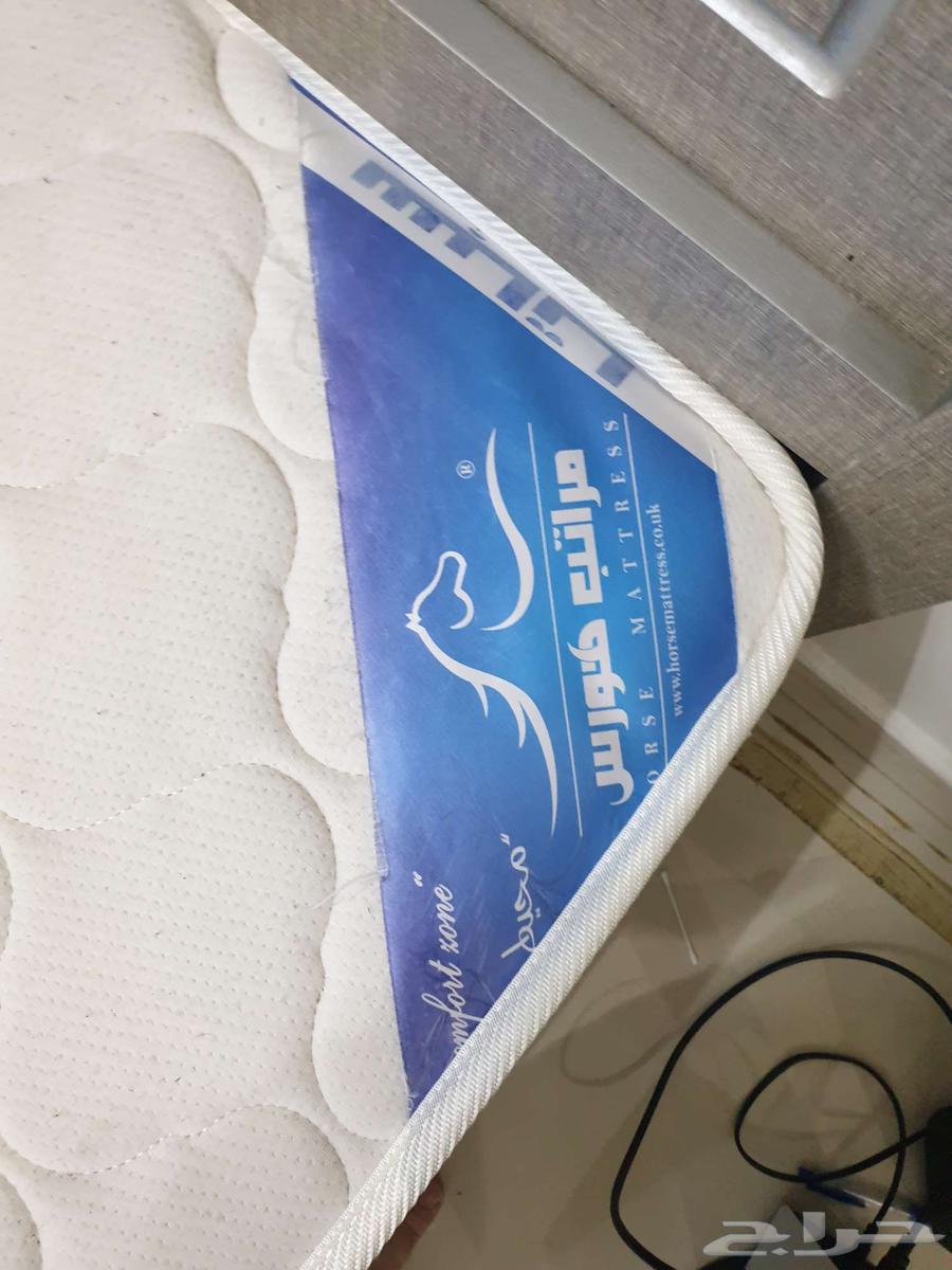 سريرين خشب مفرد شبه جديد و مرتبتين هوس شبه جديده64540167166595110