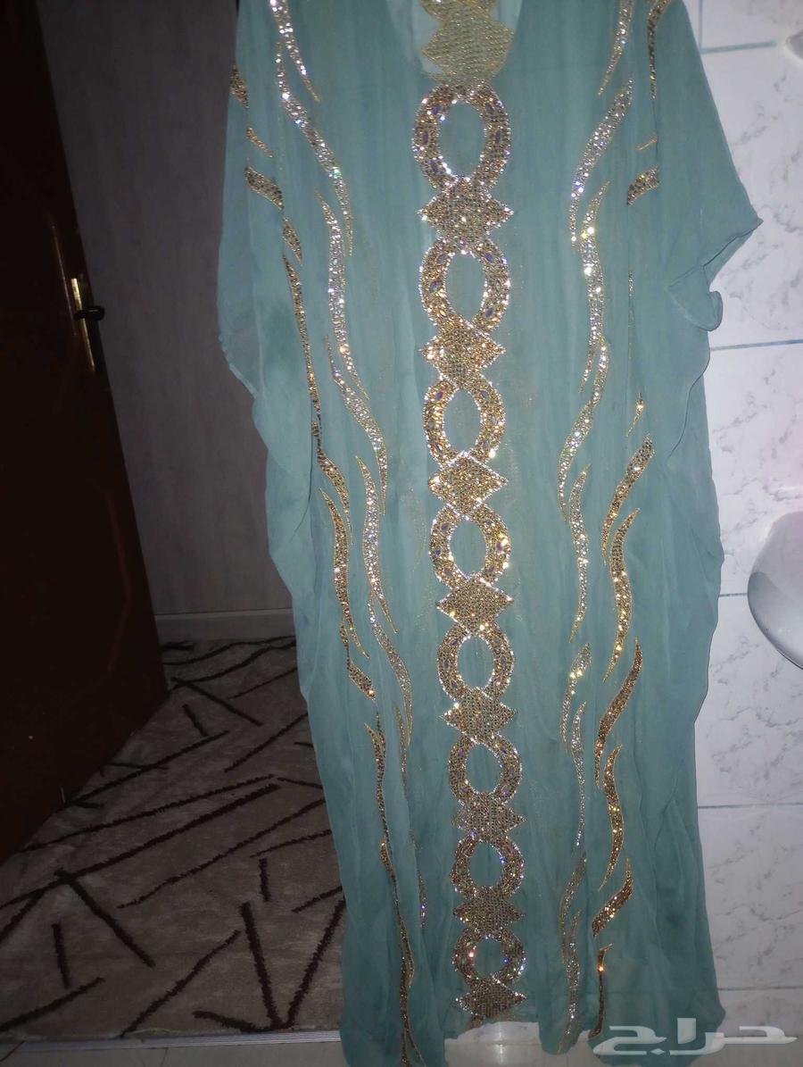 A new jalabiya with stunning heavy embroidery, I bought it for an occasion and there's no way I can return it64536014624257110