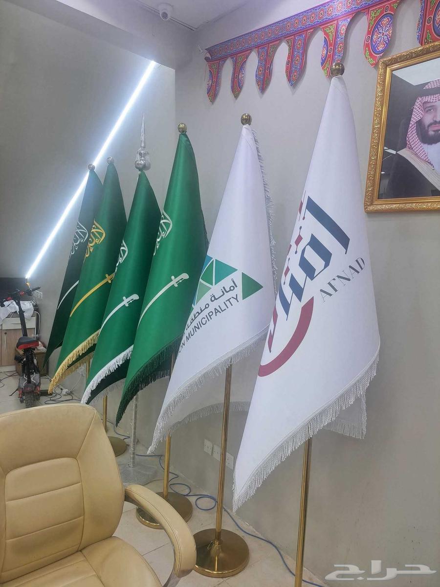 فني تركيب جميع انوع الاستيكرات واجهات جدران سيارات الرياض64424734554755111