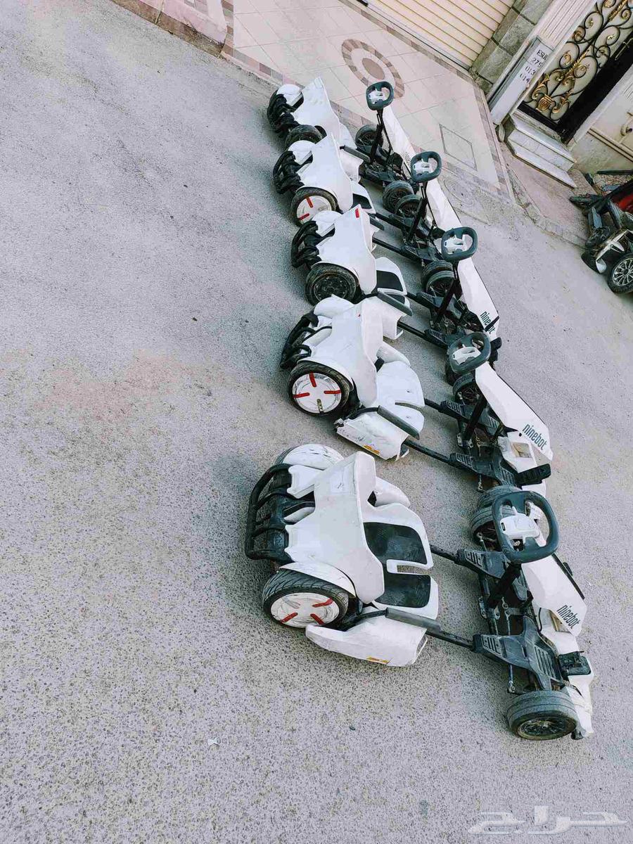 خمس سيارات صغيرة تعمل بالبطارية، كل شيء على ما يرام، فقط لا64540694745090111