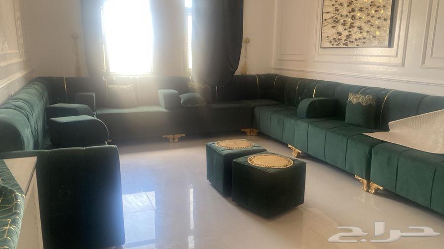 Sofa for sale, clean, contact via WhatsApp64537504810498110