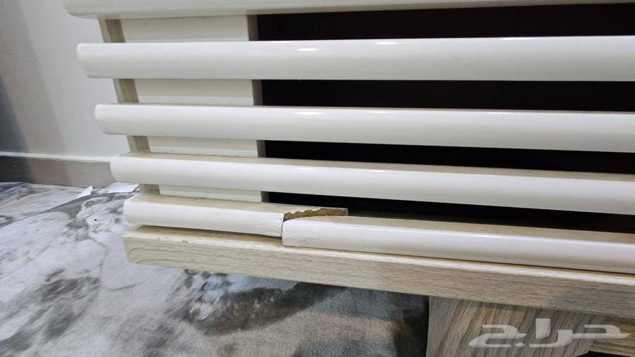 طاولة تلفزيون كبيره مافيها ولا عيب64535149388035110