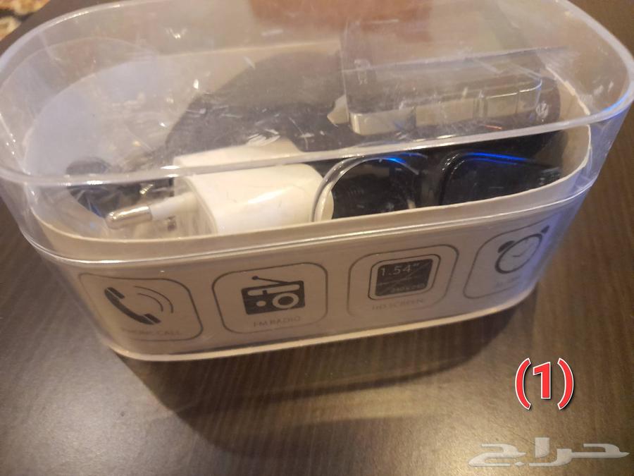 Mobile phones in various shapes and other items64542514881667112