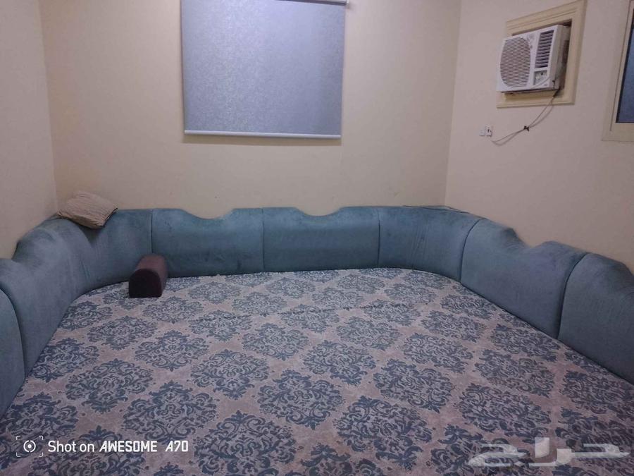 Selling a carpet seating set with 4-5 cushions, a cabinet, and 4 service tables64541122539907112