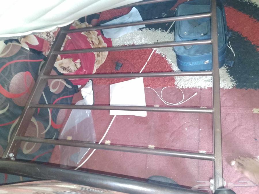 سرير نفر واحد مع تسريحه مع دولاب 400 ريال واتس64536307580290113