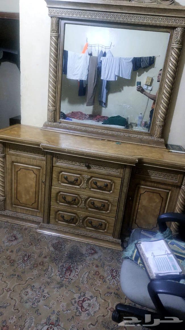 There are bedroom items with a large bed desk - wardrobe - dressing table64537449709313112