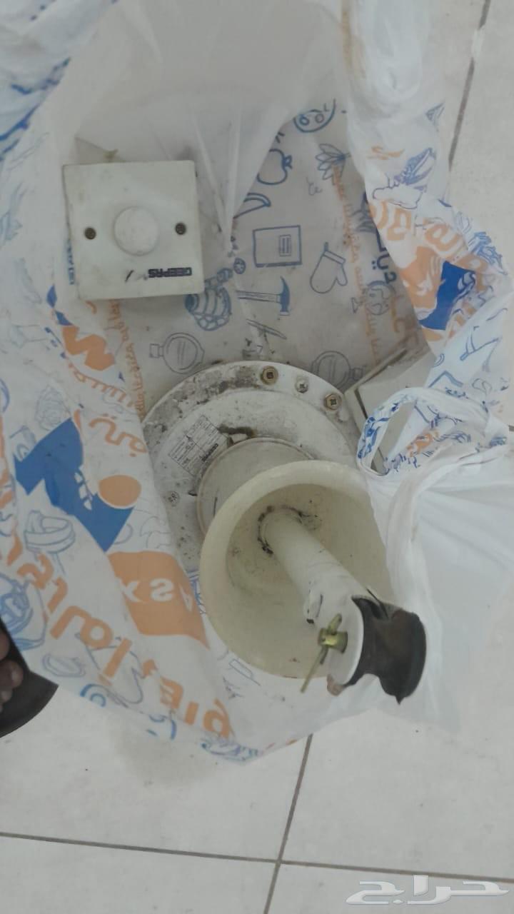 2 مروحه بحاله جيده مع طربيزه وتوابع64497468306177114