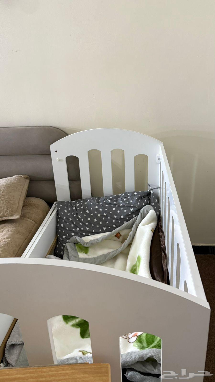 King size bed measuring 2 meters by 2 meters and a baby bed used for 6 months, clean64543408175874110