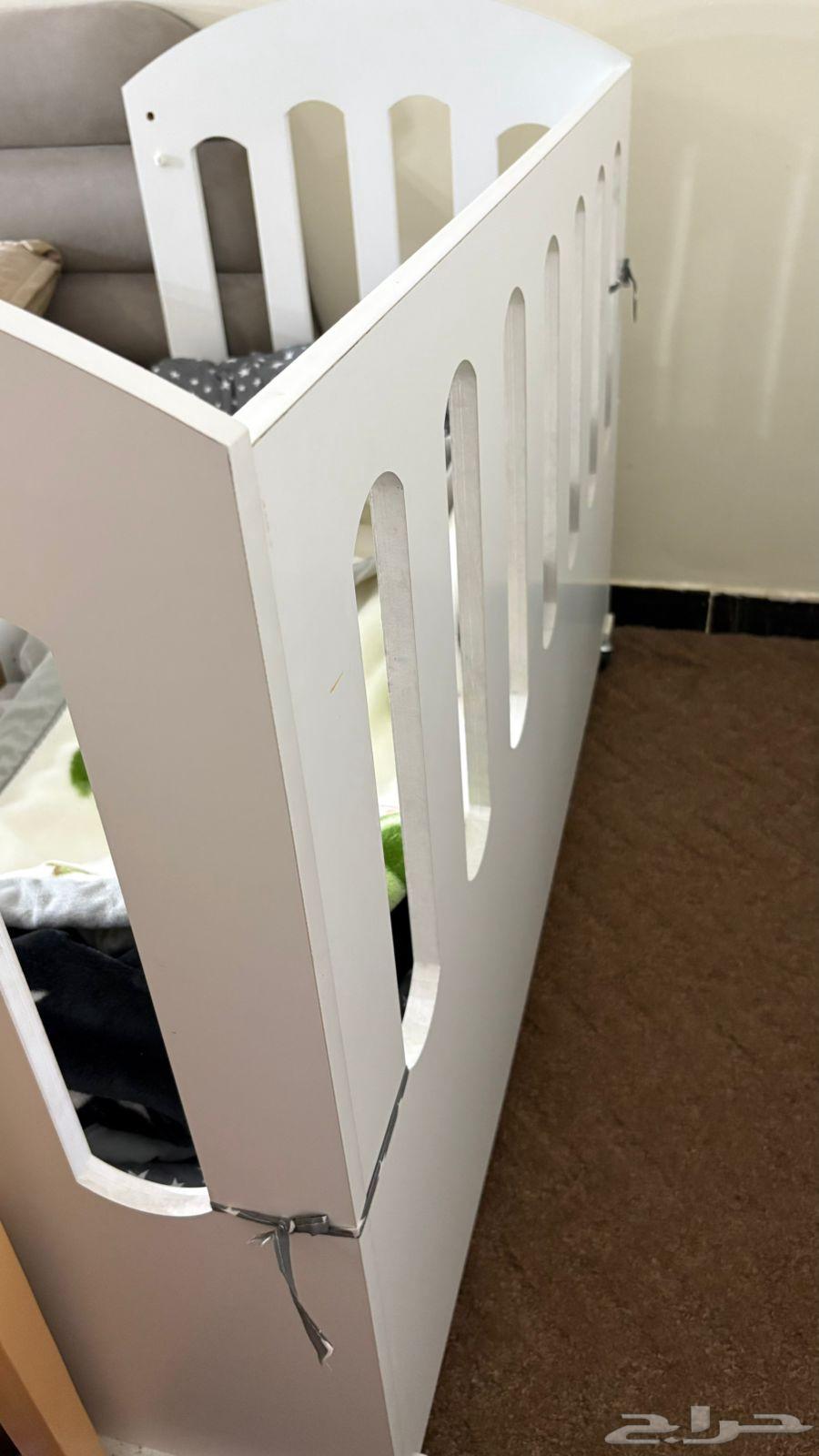 King size bed measuring 2 meters by 2 meters and a baby bed used for 6 months, clean64543408175874111