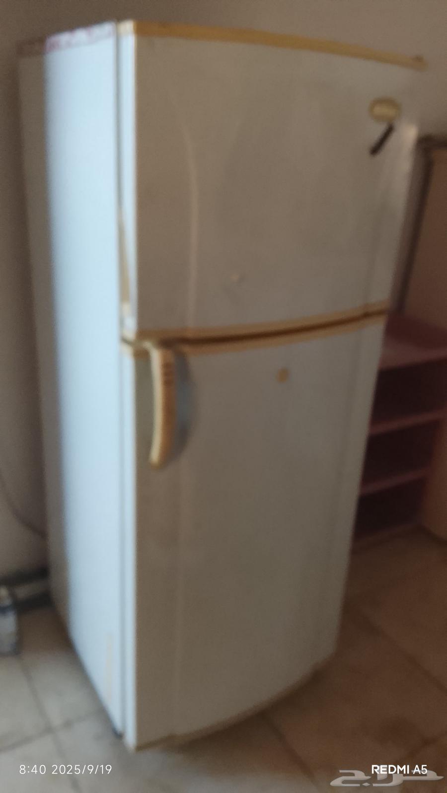 Two refrigerators for sale, one large and one small64536809150977113
