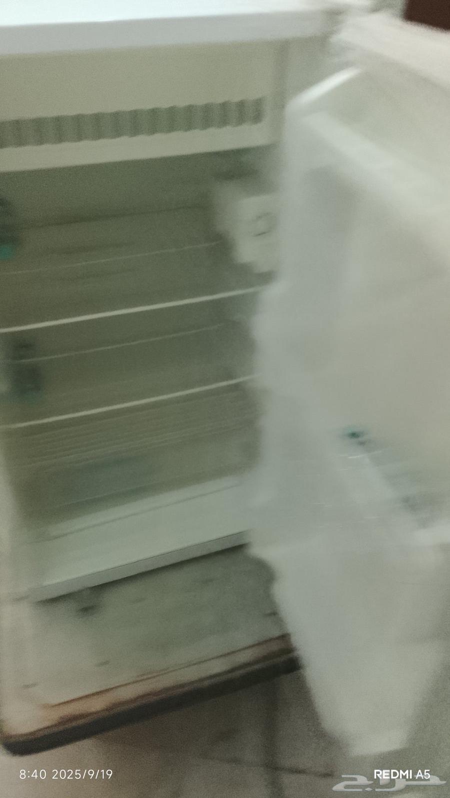 Two refrigerators for sale, one large and one small64536809150977110