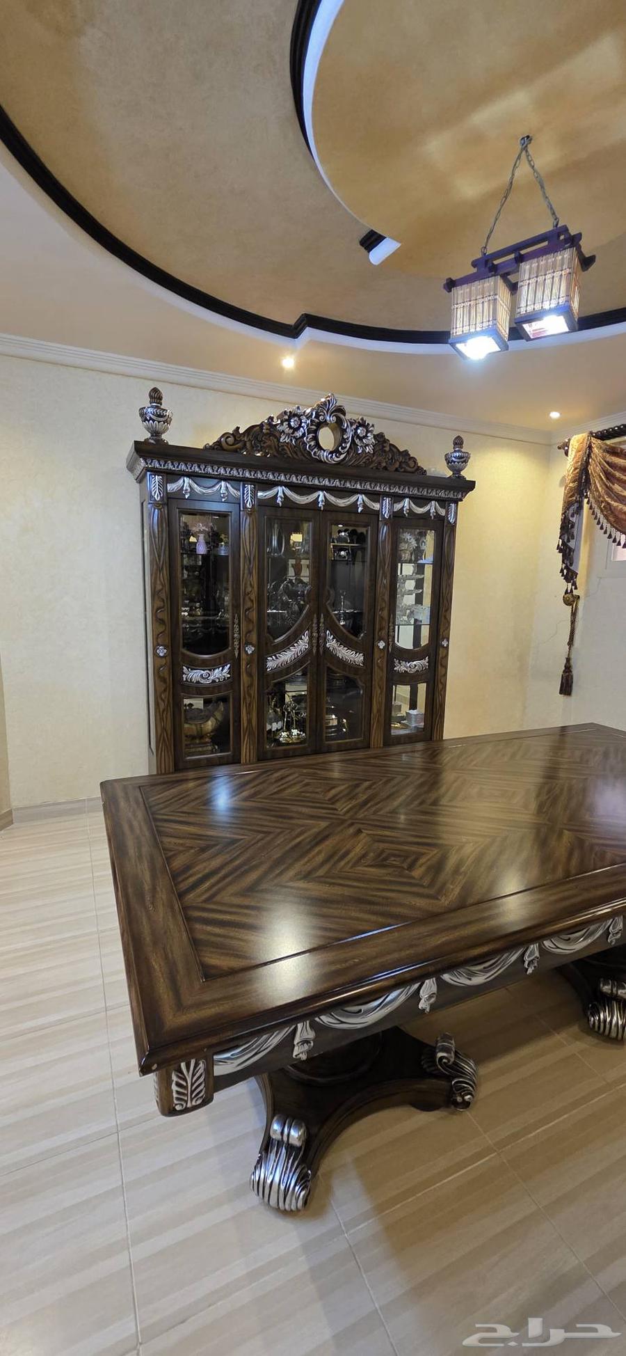 Dining table with 8 chairs for sale64541179454337112