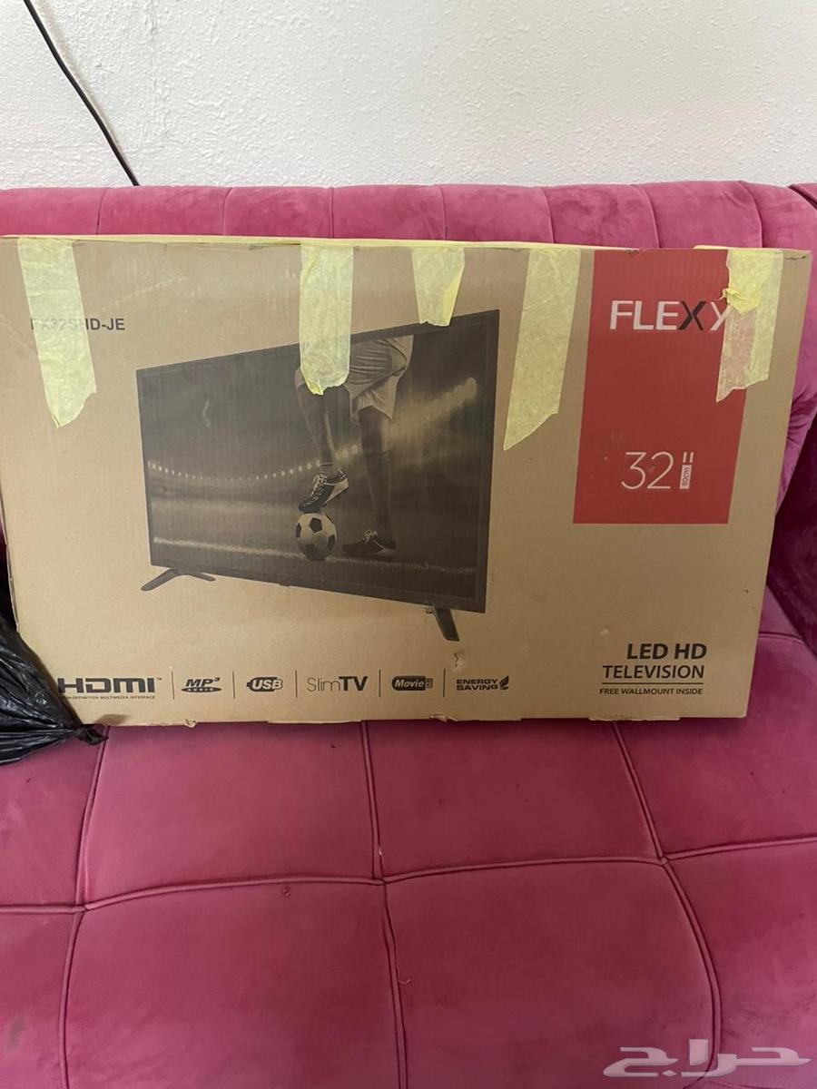 A really nice new big fridge and a new screen, I swear64542260643971110